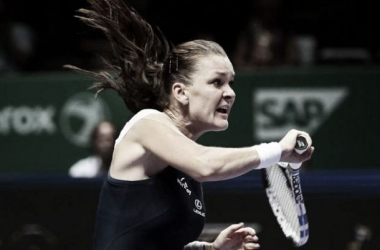 Radwanska hace saltar la banca