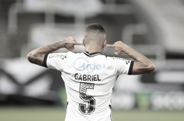 Gabriel lamenta derrota do Corinthians, mas alerta: "Não está acabado"