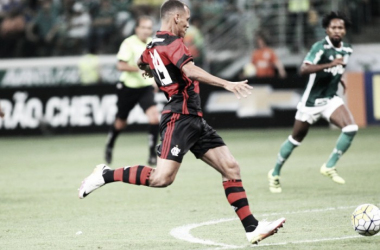 Palmeiras e Flamengo empatam em partida emocionante e de arbitragem controversa