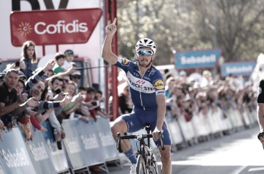 Quick-Step suma y sigue: Alaphilippe victoria y liderato