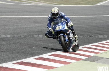 Aleix Espargaró golpea primero en Montmeló