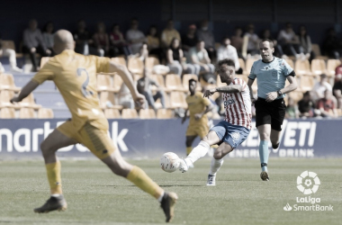 Aleix García dirigiendo el juego ofensivo de los gerundenses / Foto: Girona FC