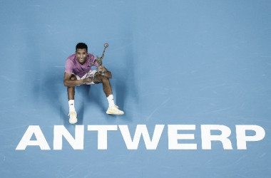 Auger-Aliassime culmina una gran semana ganando la final en
Amberes