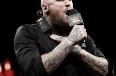 Aleister Black se dirige por primera vez al Universo de NXT