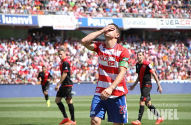 La grada de Los Cármenes sueña con el gol