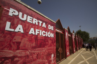 El Granada CF dedica una puerta de Los Cármenes a sus aficionados