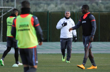 Aguado dirige el entrenamiento del Granada CF