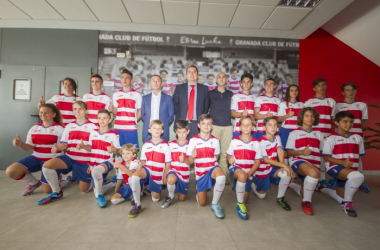 Canteranos del Granada CF presentan la rojiblanca horizontal