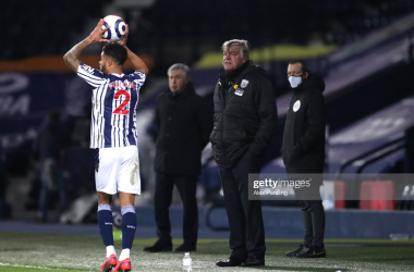 WEST BROMWICH, ENGLAND - MARCH 04: Sam Allardyce, Manager of West Bromwich Albion looks on as Darnell Furlong of West Bromwich Albion takes a throw in during the Premier League match between West Bromwich Albion and Everton at The Hawthorns on March 04, 2021 in West Bromwich, England. Sporting stadiums around the UK remain under strict restrictions due to the Coronavirus Pandemic as Government social distancing laws prohibit fans inside venues resulting in games being played behind closed doors. (Photo by Alex Pantling/Getty Images)