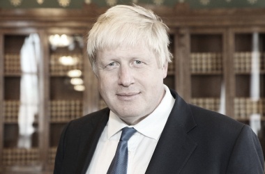 Primeiro-ministro britânico Boris Johnson é transferido à
UTI com agravamento de Covid-19