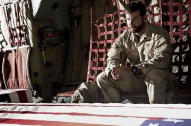 Bradley Cooper es el &#039;diablo de Ramadi&#039; en el primer tráiler de &#039;American Sniper&#039;