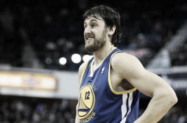 Andrew Bogut renueva con Golden State Warriors