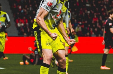 PRIMERA EMOCIÓN. Aaron Anselmino tuvo su estreno en las redes con la camiseta del Dortmund. Foto: Web