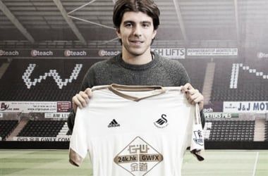 Alberto Paloschi completes Swansea switch from Chievo