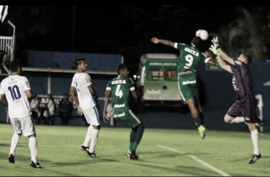 Goiás vence Aparecidense com gols de atacantes estreantes