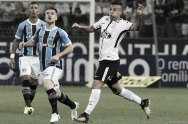 Corinthians e Grêmio empatam sem gols em jogo morno