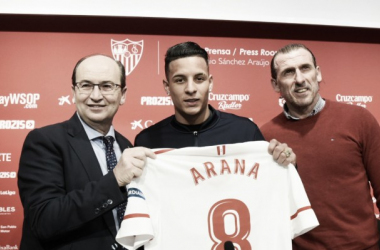 Arana agradece oportunidade dada pelo Sevilla e exalta Roberto Carlos: "Minha referência"