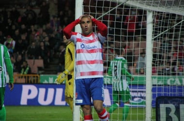 El Betis cortocircuita al Granada