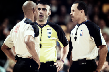 Por qué en la NBA los árbitros no suelen ser protagonistas y sí lo son en el fútbol