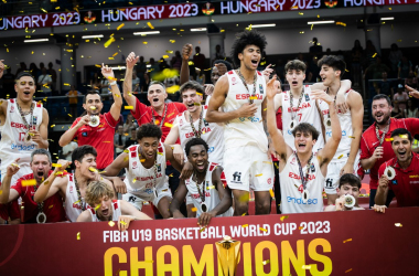 La Selección Española sub-19 celebra el campeonato del mundo / Fuente: FIBA