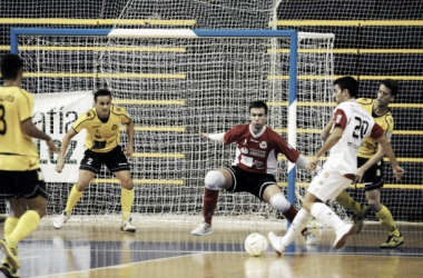 Santiago Futsal no dio opciones al Colegios Arenas