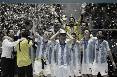 La Selección de Argentina levantando un título. | Foto: efe.com