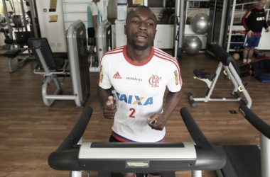 Armero sente dores no púbis e é dúvida para estreia do Flamengo no Brasileirão