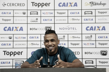 Arnaldo vê necessidade de títulos no Botafogo: "Não pode ficar tanto tempo sem uma conquista"