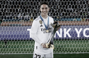 Arribas levantando el trofeo del mundial de clubes/ Fuente: Real Madrid