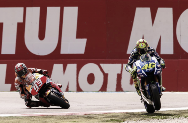 Remember MotoGP: Versus entre Rossi y Márquez en la última chicane de Assen 2015