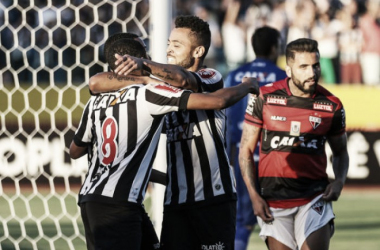 Atlético-MG melhora no segundo tempo e vence Atlético-GO de virada