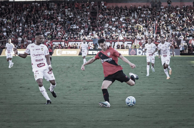 Líder Vila Nova busca empate no fim e evita derrota no clássico com Atlético-GO