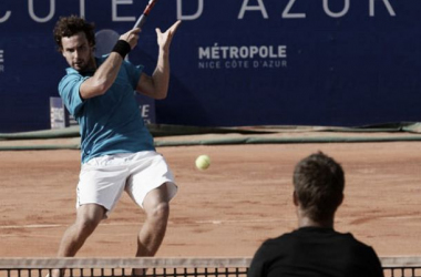 Nice : Simon direction les quarts, Isner et Gulbis aussi
