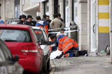 Una policía y un atracador mueren en el tiroteo del atraco a un banco de Vigo