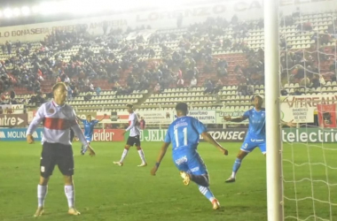 Franco Ayunta sale a gritar su primer gol con la camiseta celeste.