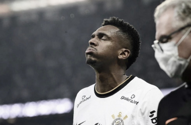 Após ser flagrado em festa, Jô rescinde contrato com Corinthians
