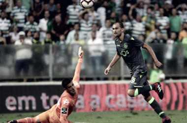 Bas Dost se puso el traje de héroe en la victoria del Sporting