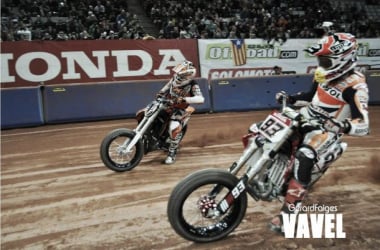 Brad Baker puede con los pilotos de MotoGP en el Dirt Track