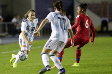 Washington Spirit re-sign Argentine forward Estefania Banini