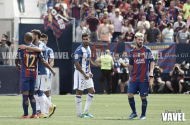 El Camp Nou reclama al equipo en otro mal partido