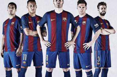 Barcelona apresenta uniforme para próxima temporada com volta das tradicionais listras verticais
