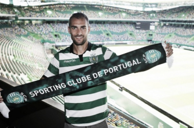 El delantero Bas Dost, nuevo refuerzo del Sporting de Portugal