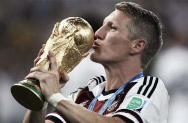Bastian Schweinsteiger: Cult Hero, Fußballgott, World Champion