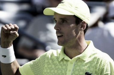 Bautista Agut gana en dos mangas