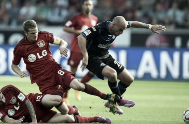 VfB Stuttgart - Bayer Leverkusen: Bayer look to keep pressure on leaders