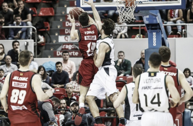 Un esperpéntico segundo cuarto condena al FIATC Joventut en Zaragoza