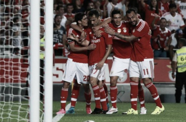 Benfica se afianza en el liderato y hunde a Moreirense