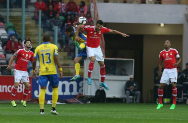 Arouca vence Benfica e lidera o Campeonato Português pela primeira vez na história