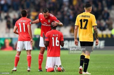 Benfica faz reviravolta no resultado e vence na Grécia