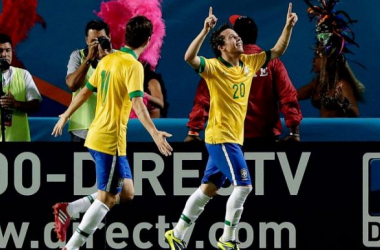 Neymar é "caçado", Bernard marca pela 1ª vez, e Brasil massacra Honduras